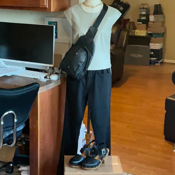 Stone Mountain Genuine Leather Black Sling Crossbody Bag, NWT - Picture 3 of 16